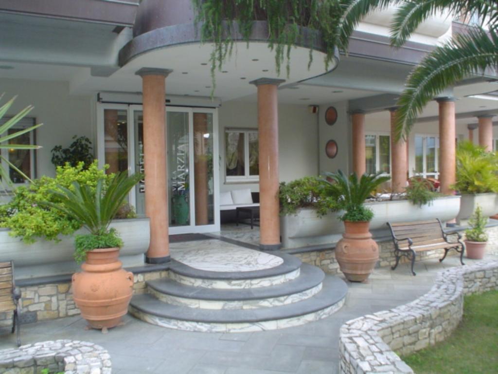 מרינה די פיאטרסנטה Hotel Residence Villa Marzia מראה חיצוני תמונה