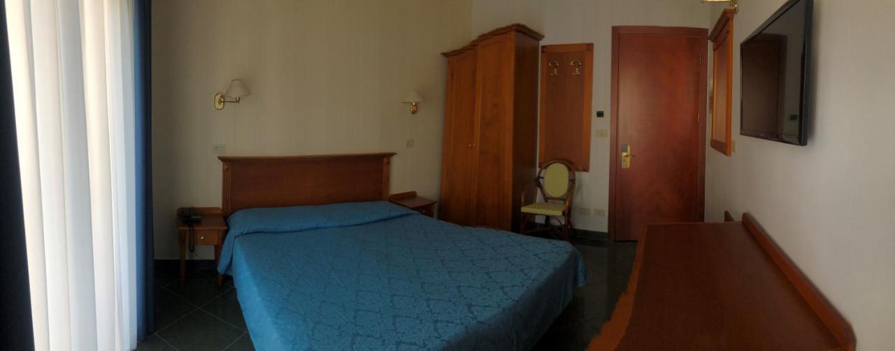 מרינה די פיאטרסנטה Hotel Residence Villa Marzia מראה חיצוני תמונה