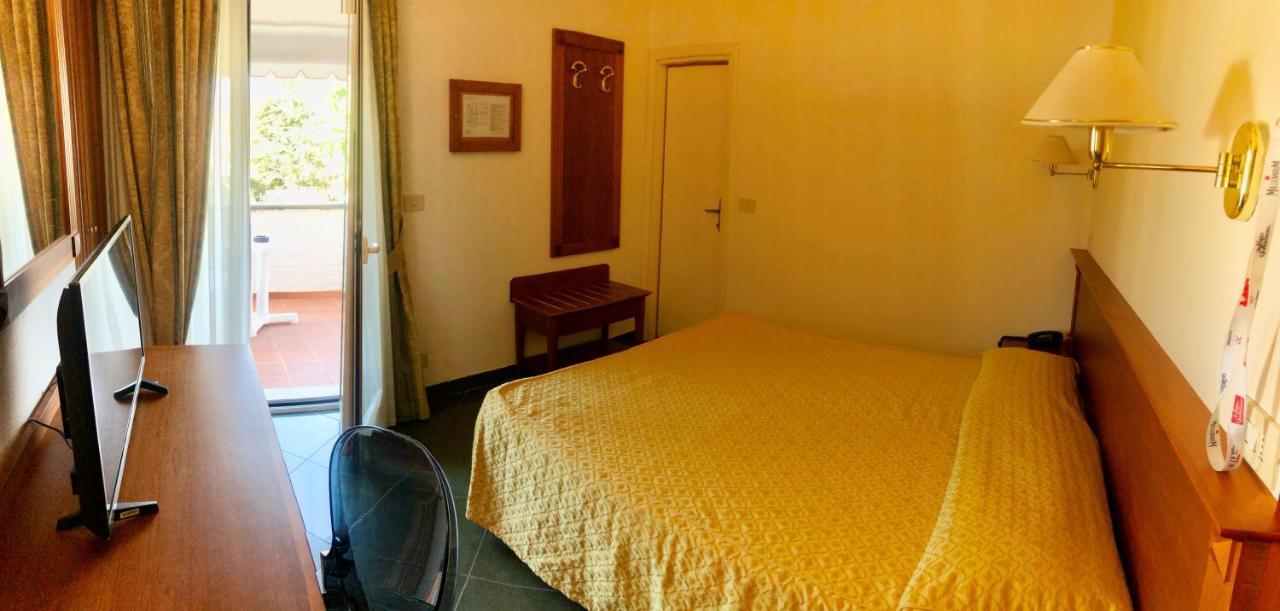 מרינה די פיאטרסנטה Hotel Residence Villa Marzia מראה חיצוני תמונה