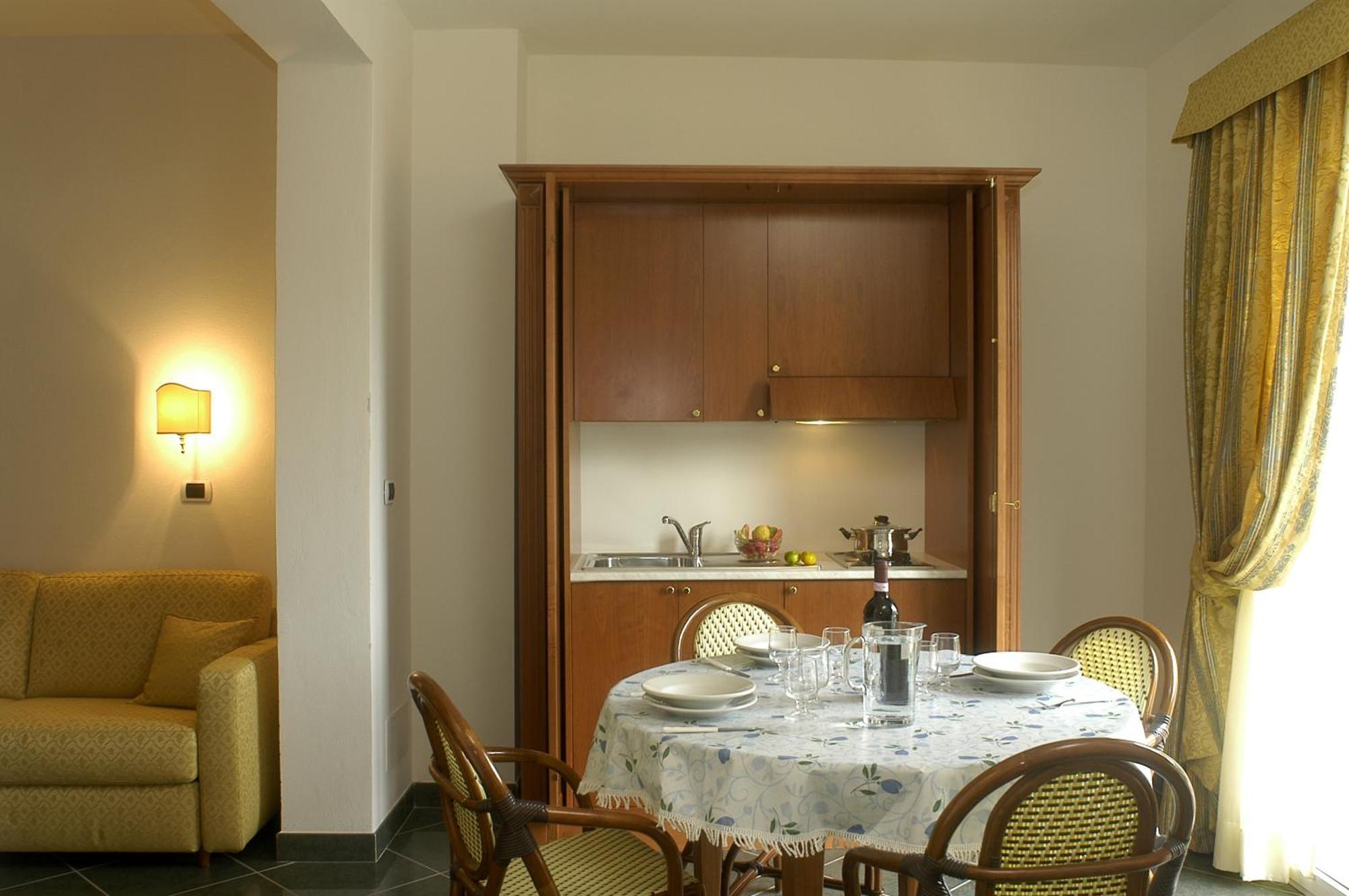 מרינה די פיאטרסנטה Hotel Residence Villa Marzia מראה חיצוני תמונה