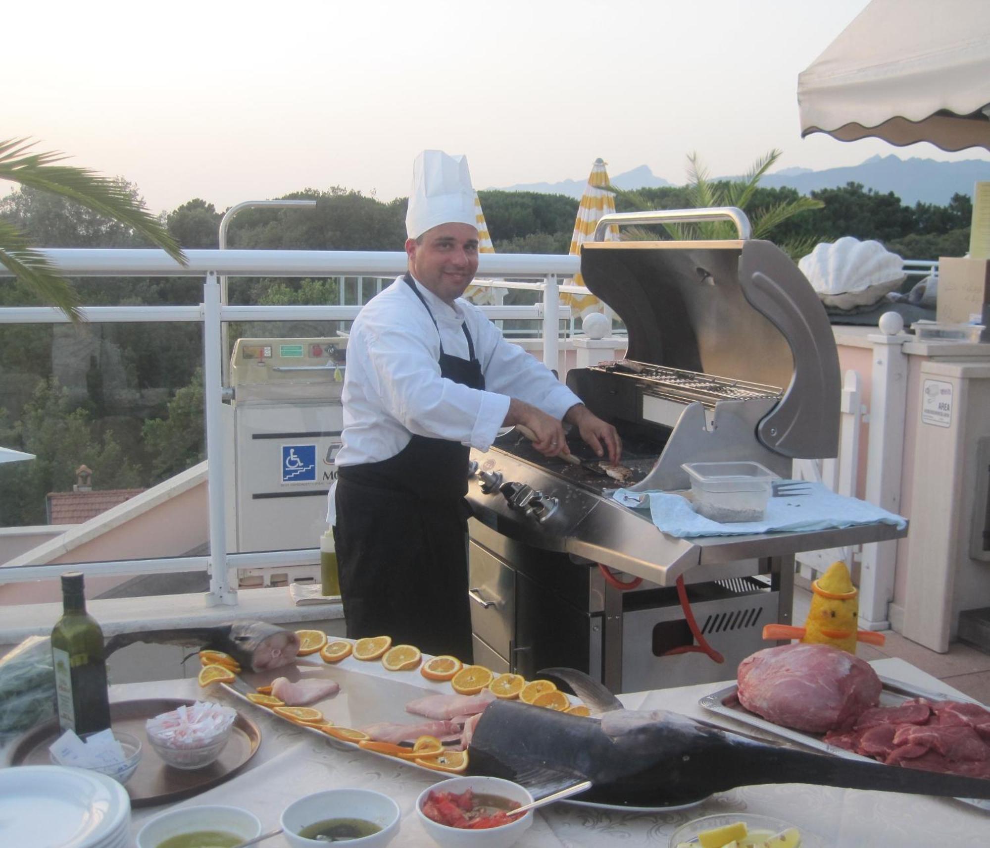 מרינה די פיאטרסנטה Hotel Residence Villa Marzia מראה חיצוני תמונה