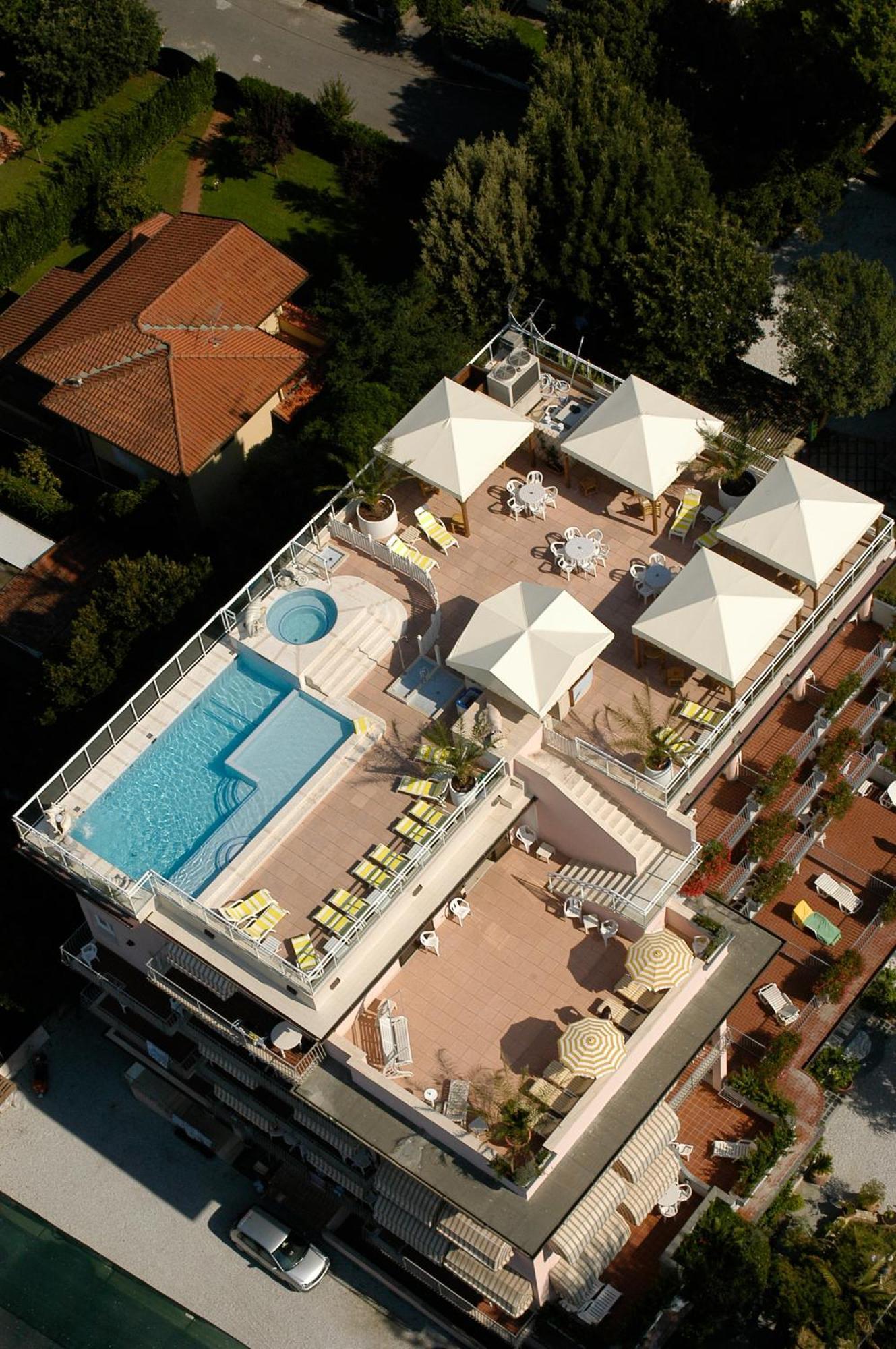 מרינה די פיאטרסנטה Hotel Residence Villa Marzia מראה חיצוני תמונה