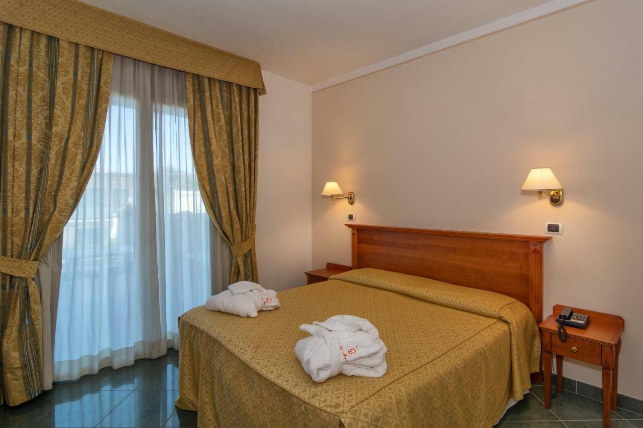 מרינה די פיאטרסנטה Hotel Residence Villa Marzia מראה חיצוני תמונה
