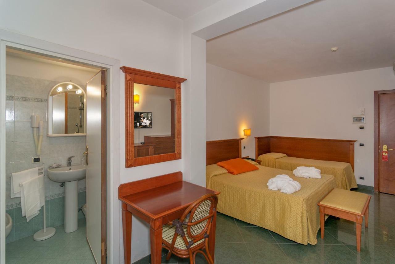 מרינה די פיאטרסנטה Hotel Residence Villa Marzia מראה חיצוני תמונה