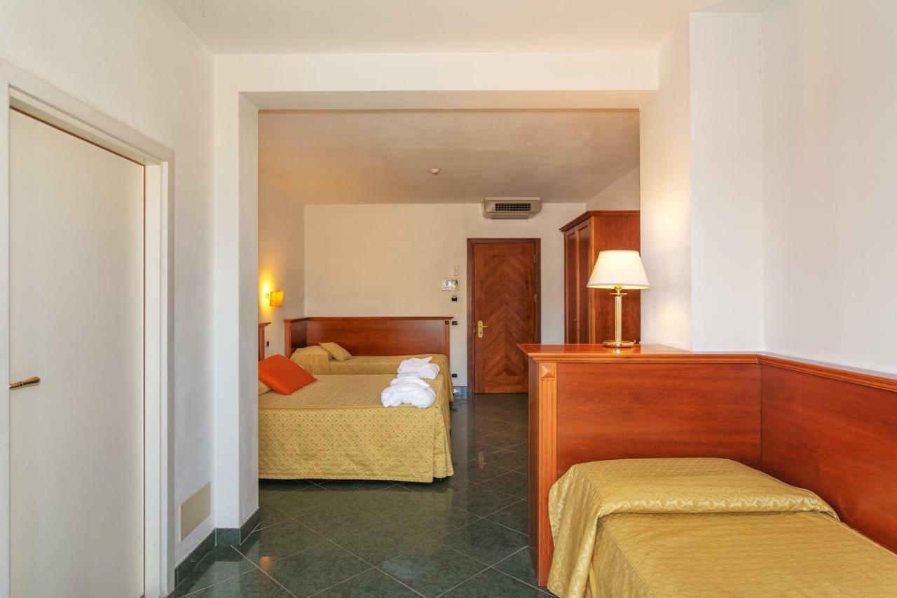 מרינה די פיאטרסנטה Hotel Residence Villa Marzia מראה חיצוני תמונה