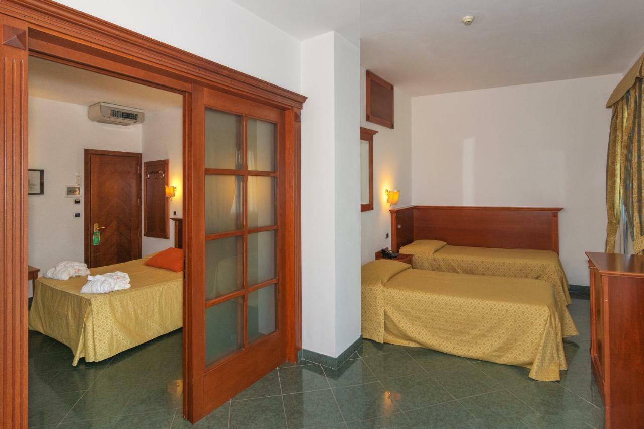 מרינה די פיאטרסנטה Hotel Residence Villa Marzia מראה חיצוני תמונה