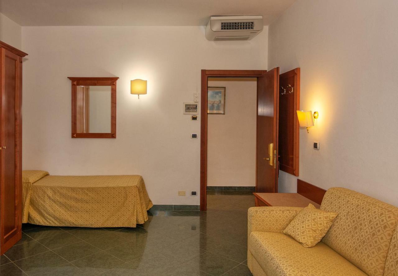 מרינה די פיאטרסנטה Hotel Residence Villa Marzia מראה חיצוני תמונה