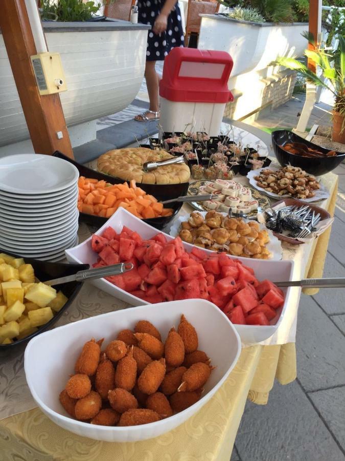 מרינה די פיאטרסנטה Hotel Residence Villa Marzia מראה חיצוני תמונה