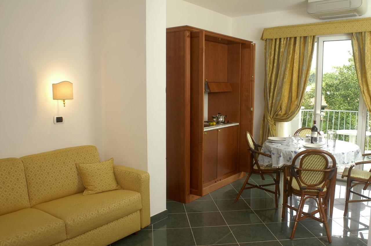 מרינה די פיאטרסנטה Hotel Residence Villa Marzia חדר תמונה